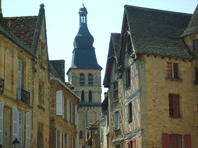 Les campings abordables offrant des services essentiels pour des séjours à Sarlat